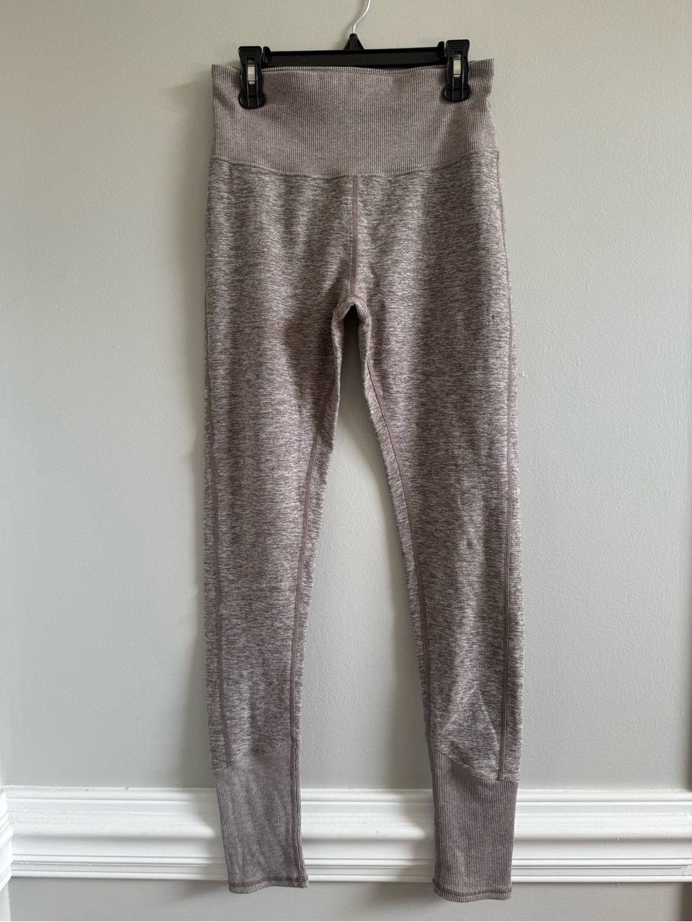 ALO yoga pants, Accelerate, EUC, tan, Small